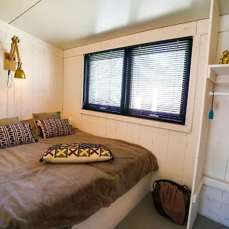בית נופש Nice Tiny House With A Pellet Stove