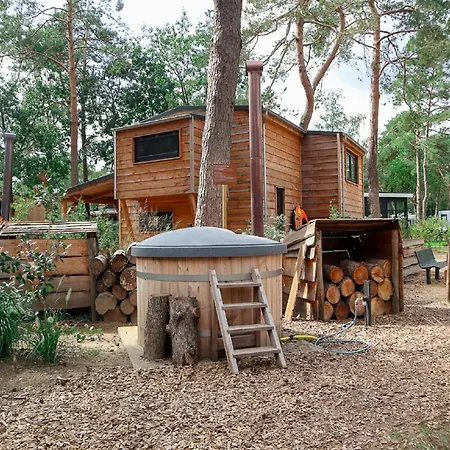 בית נופש Nice Tiny House With A Pellet Stove
